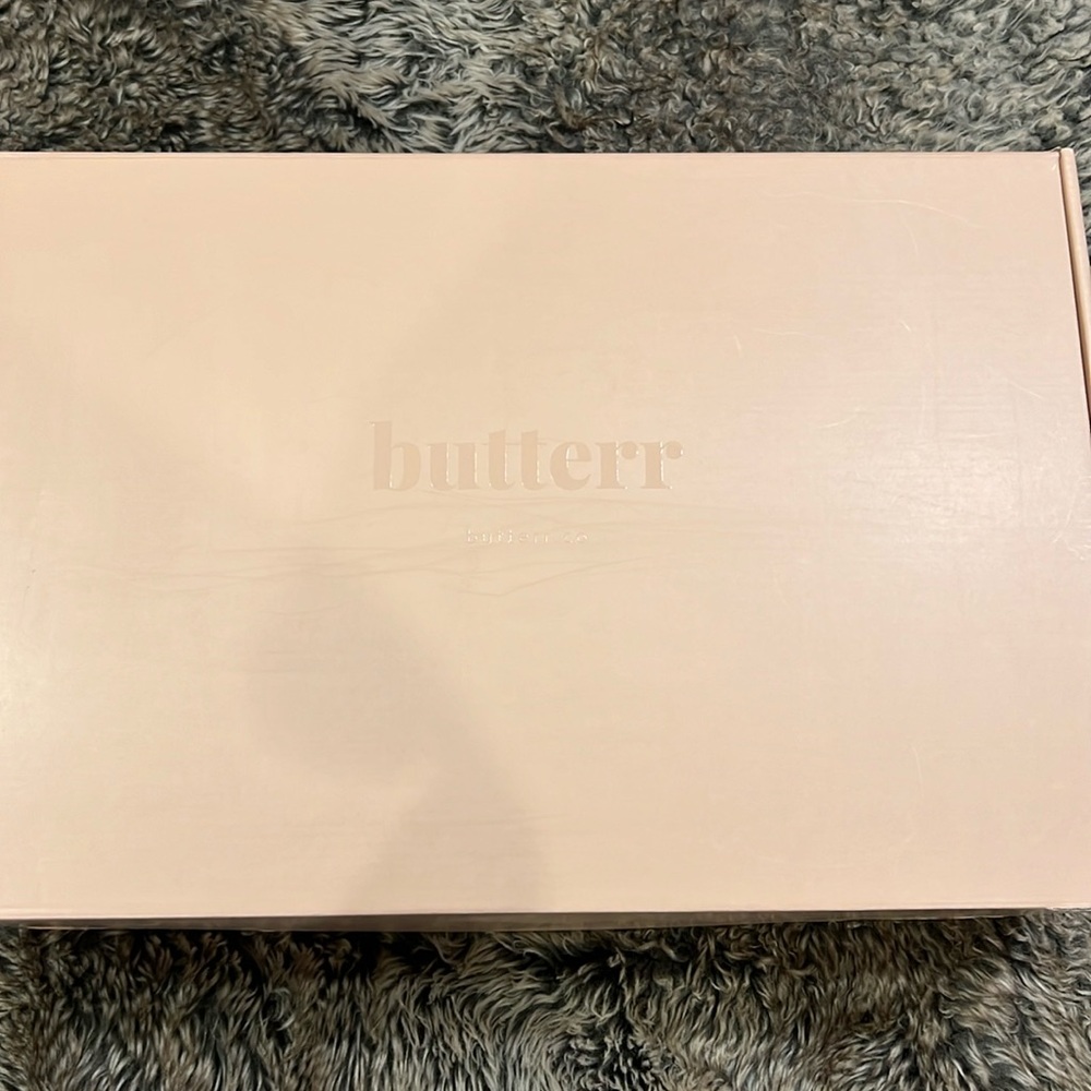 Butter Nursing Pillow in color Wheat.